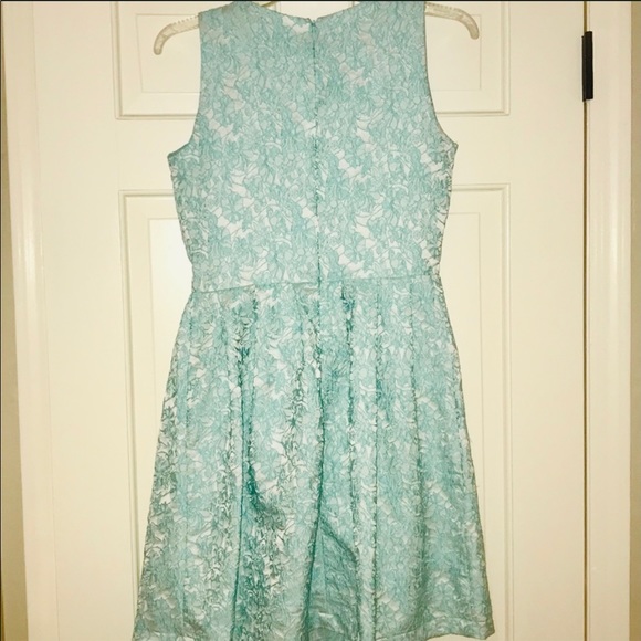 Lace Dress - Picture 5 of 7